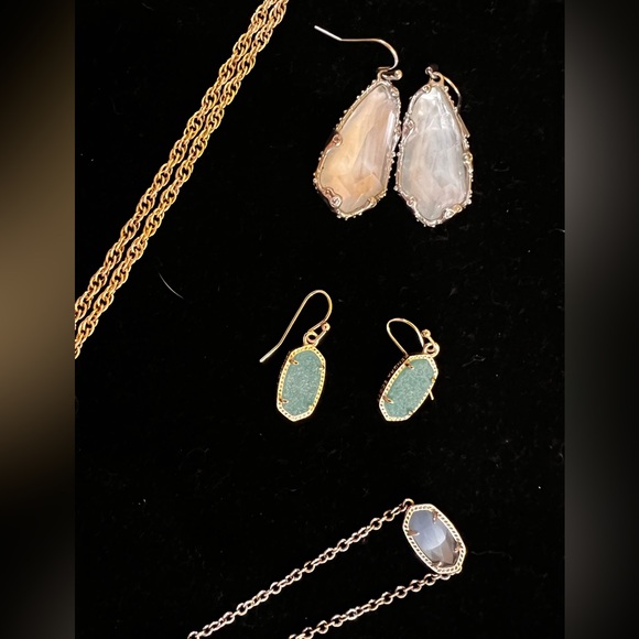 Kendra Scott lot 2 earrings 2 necklaces 1 bracelet - Picture 3 of 4